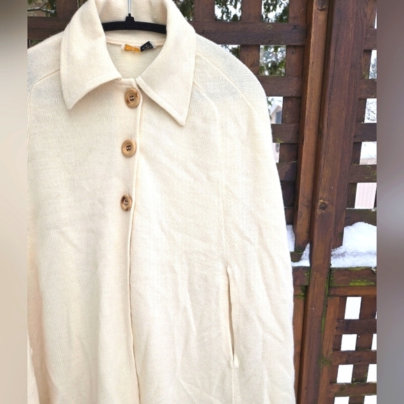 Vintage Knit Cape - Picture 2 of 10